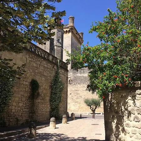 Le Patio * Юзес