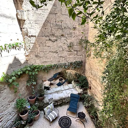 Le Patio Юзес