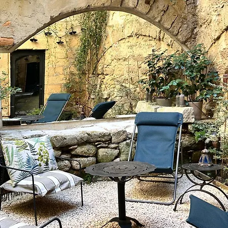 Le Patio * Юзес